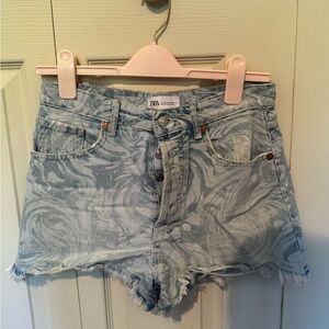Patterned Zara Jean shorts size 6